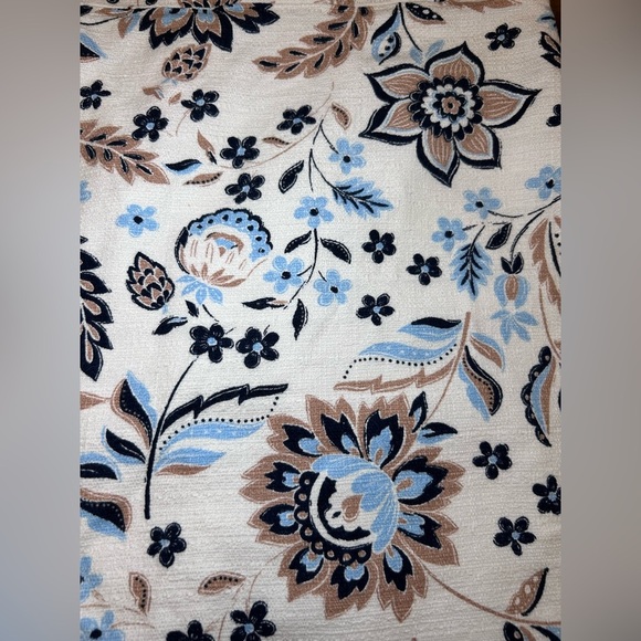 Ann Taylor Women’s White Black Blue Textured Cotton Floral Pencil Skirt Size 12 - Picture 5 of 10